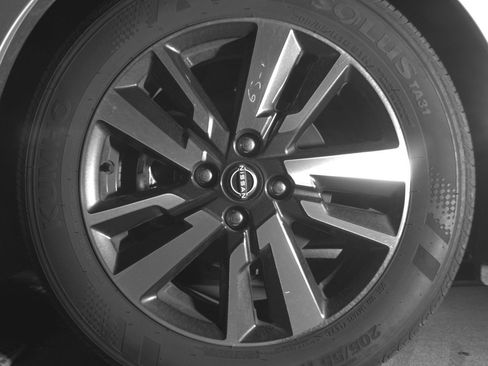 Used 2025 Nissan Versa SV image 12