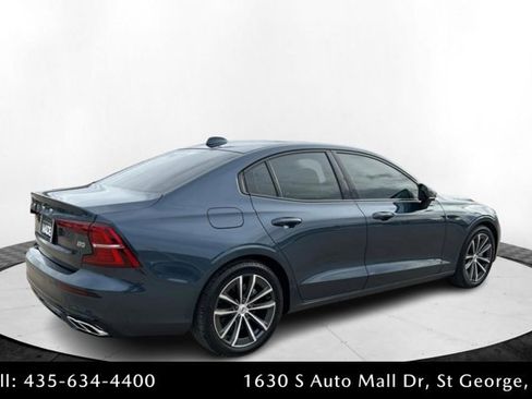Used 2022 Volvo S60 B5 Momentum w/ Premium Package image 5