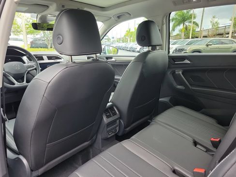 Used 2024 Volkswagen Tiguan SE FWD image 11