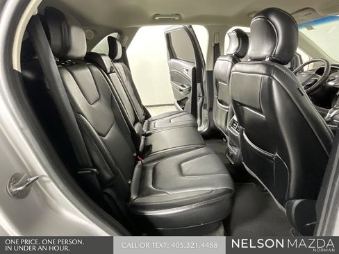 Used 2018 Ford Edge Titanium image 28