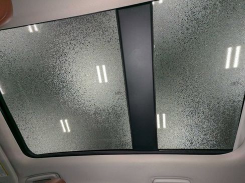 Used 2019 Ford Edge Titanium w/ Equipment Group 301A AWD/4WD image 17