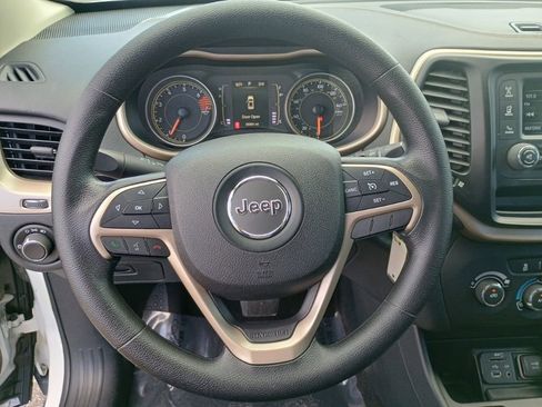 Used 2016 Jeep Cherokee Sport FWD image 24