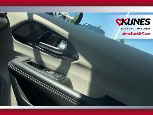Used 2024 Chrysler Pacifica Touring-L FWD image 38