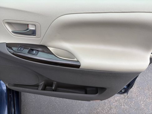 Used 2019 Toyota Sienna XLE AWD/4WD image 27