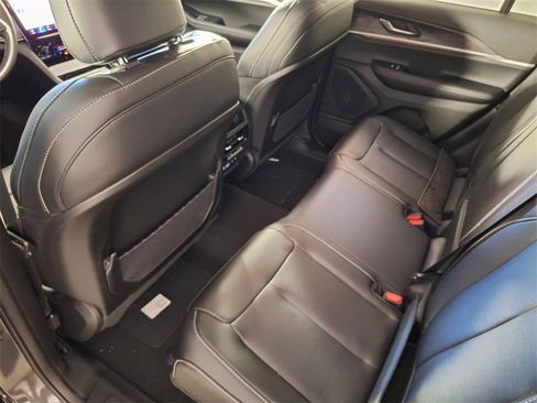 New 2025 Jeep Grand Cherokee Limited w/ Black Appearance Package image 14