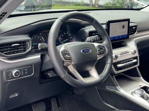 Used 2020 Ford Explorer XLT w/ Equipment Group 202A AWD/4WD image 15