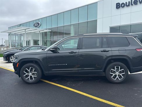 Used 2024 Jeep Grand Cherokee L Limited w/ Luxury Tech Group II image 17