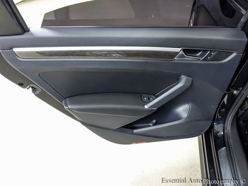 Used 2017 Volkswagen Passat 1.8T SE image 21