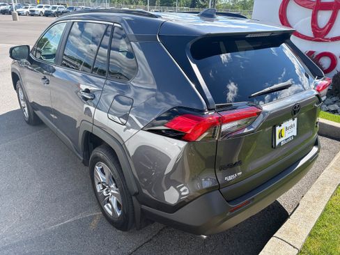 Used 2023 Toyota RAV4 XLE AWD/4WD image 5