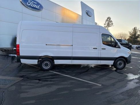 Used 2021 Mercedes-Benz Sprinter 2500 image 9