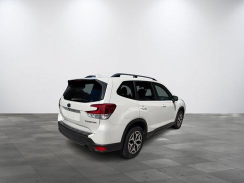 Used 2019 Subaru Forester Premium AWD/4WD image 6