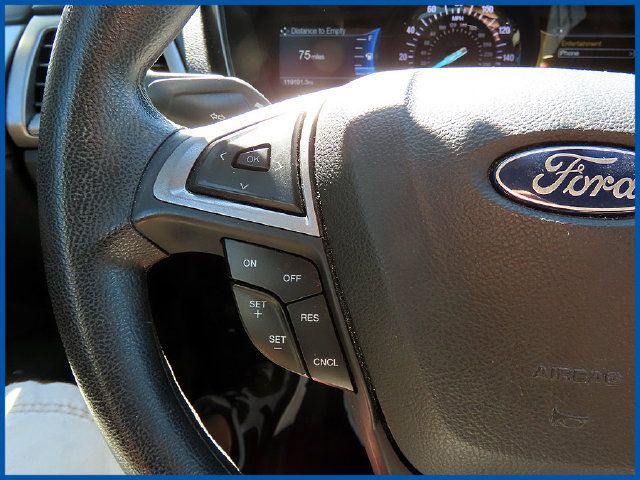 Used 2018 Ford Fusion SE w/ Fusion SE Technology Package FWD image 15