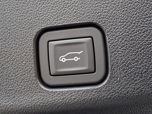 Used 2025 GMC Acadia AT4 image 30