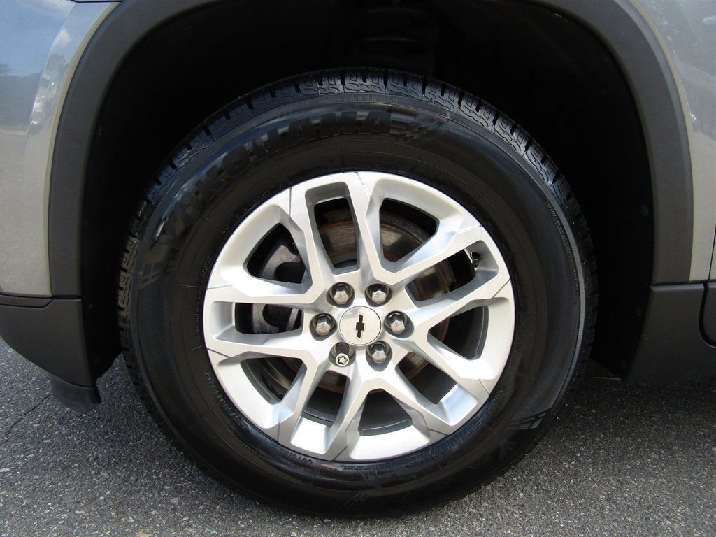 Used 2020 Chevrolet Traverse LS w/ LPO, Blackout Package FWD image 13
