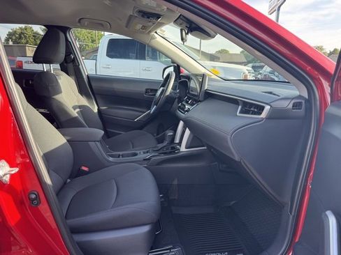 Certified 2024 Toyota Corolla Cross LE image 34