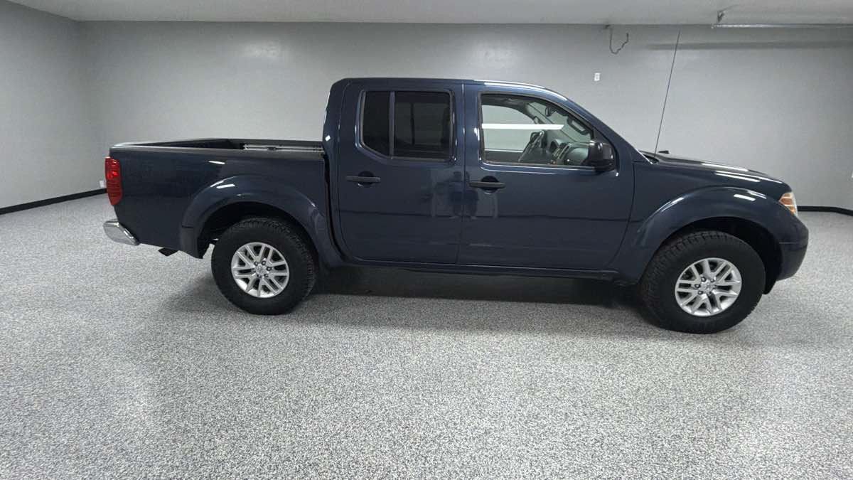 Used 2015 Nissan Frontier SV w/ SV Value Truck Package RWD image 2
