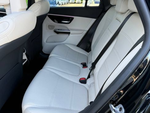 Used 2024 Mercedes-Benz GLC 300 image 42