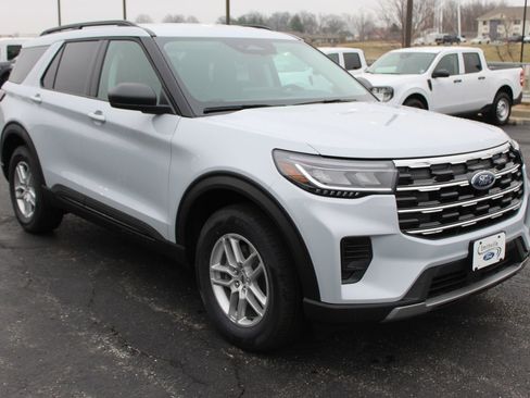 New 2026 Ford Explorer Active image 9
