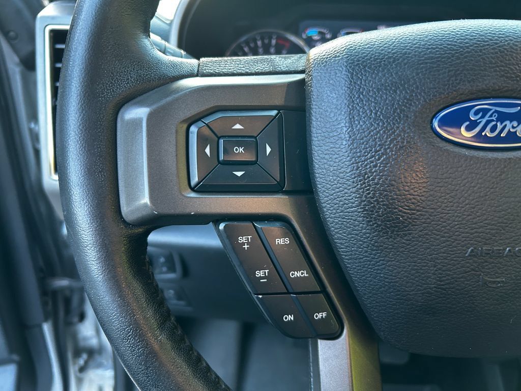 Used 2019 Ford Expedition XLT w/ Equipment Group 202A AWD/4WD image 17