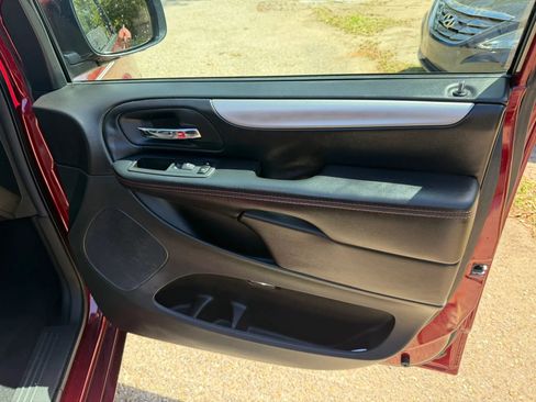 Used 2019 Dodge Grand Caravan GT image 9