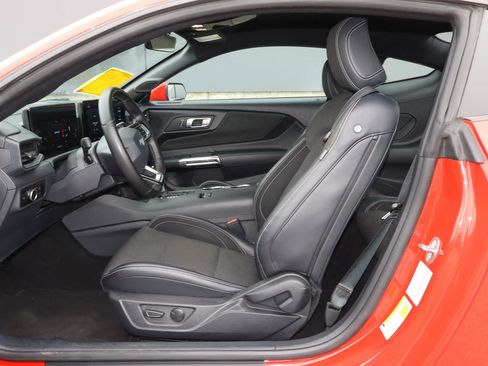 Used 2024 Ford Mustang Coupe image 7