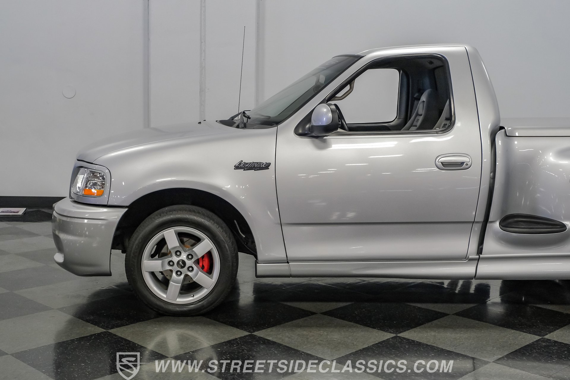 Used 2001 Ford F150 Lightning RWD image 23