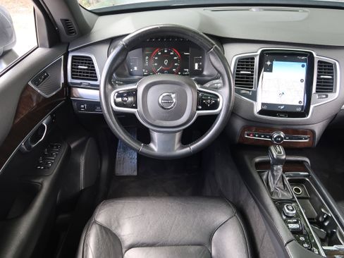 Used 2019 Volvo XC90 T5 Momentum w/ Protection Package Premier FWD image 14
