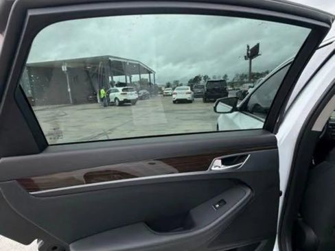 Used 2018 Genesis G80 3.8 RWD image 15