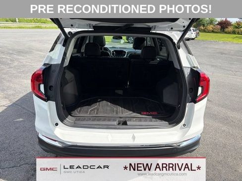 Used 2022 GMC Terrain SLT w/ LPO, Floor Liner Package AWD/4WD image 18