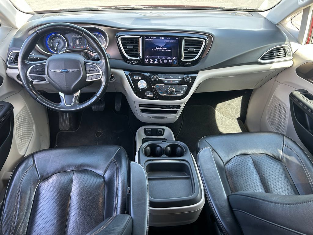 Used 2018 Chrysler Pacifica Touring-L FWD image 29