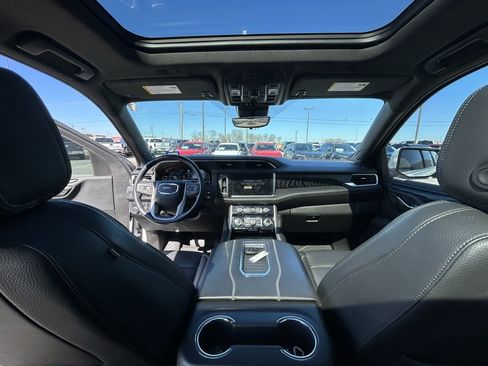 Used 2023 GMC Yukon Denali w/ Denali Reserve Package image 9