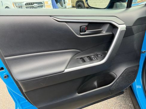 Used 2020 Toyota RAV4 LE w/ All Weather Liner Package AWD/4WD image 21