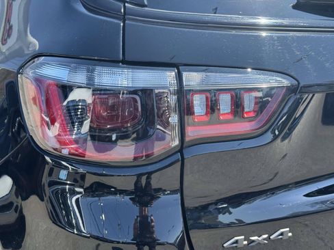 Used 2025 Jeep Compass Limited w/ Sun & Sound Group AWD/4WD image 11