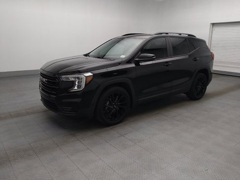 Used 2023 GMC Terrain SLE w/ Elevation Edition FWD image 2