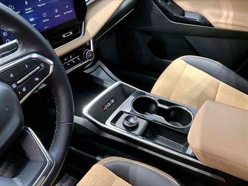 Used 2025 Chevrolet Equinox ACTIV w/ Safety and Technology Package AWD/4WD image 15