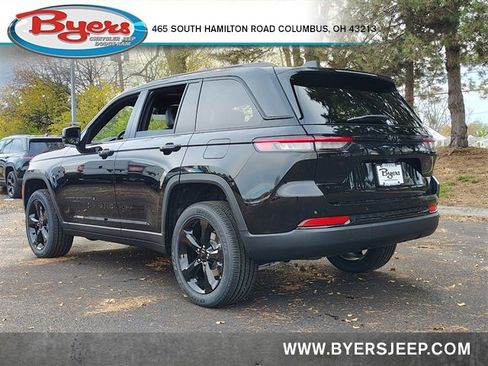 New 2025 Jeep Grand Cherokee Altitude image 9