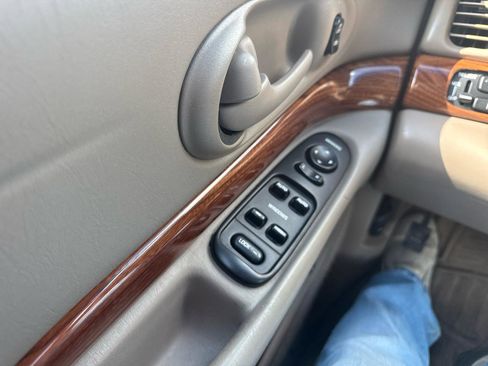 Used 2000 Buick Le Sabre Custom w/ Premium Opt Pkg image 8