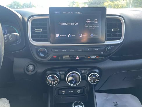 Certified 2024 Hyundai Venue SEL FWD image 20