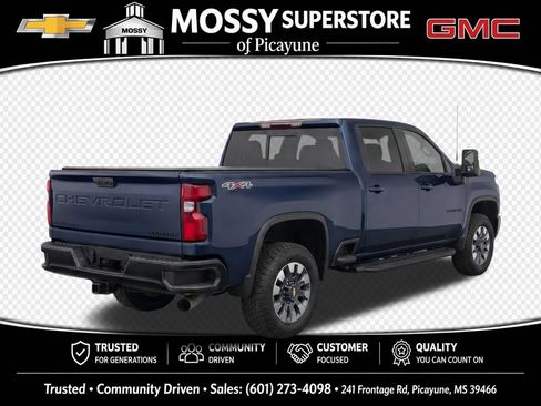 Used 2022 Chevrolet Silverado 2500 Custom w/ Custom Value Package AWD/4WD image 4