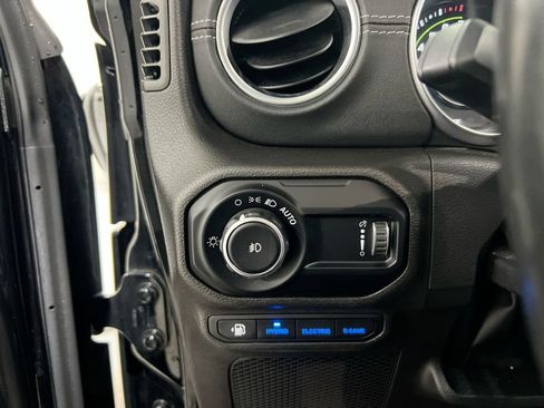 Used 2023 Jeep Wrangler Unlimited Sahara w/ Cold Weather Group AWD/4WD image 19