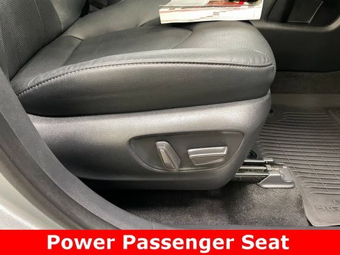 Used 2024 Toyota Grand Highlander XLE image 12