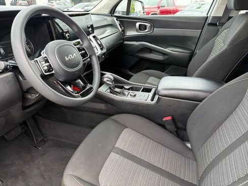 Used 2022 Kia Sorento LX AWD/4WD image 16