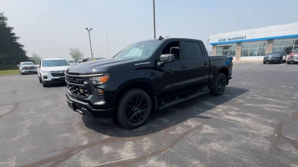 Used 2023 Chevrolet Silverado 1500 Custom AWD/4WD image 4