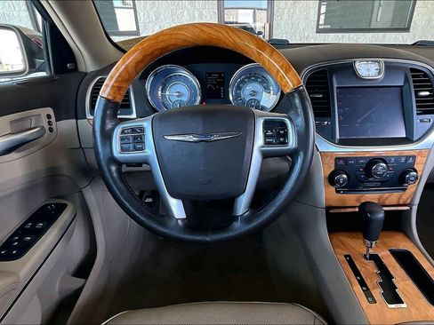 Used 2012 Chrysler 300 C image 5