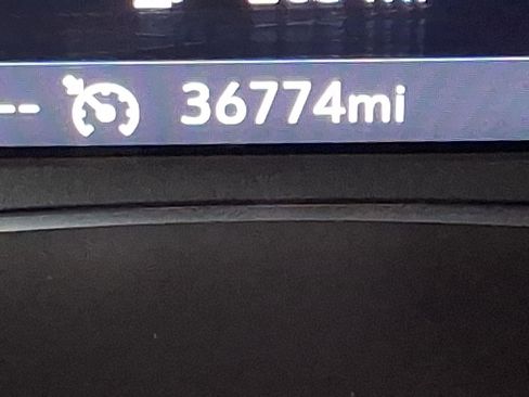 Used 2024 GMC Terrain SLT image 19