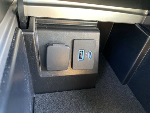 Used 2023 Ford Explorer XLT w/ Equipment Group 202A image 21