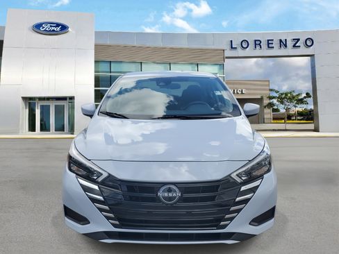 Used 2025 Nissan Versa SV image 2