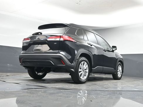 Used 2025 Toyota Corolla Cross LE image 27