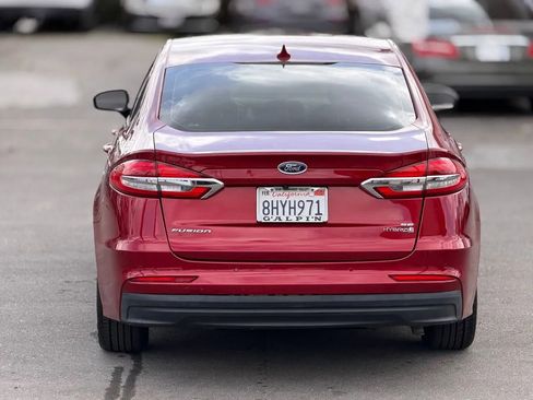 Used 2019 Ford Fusion SE FWD image 16