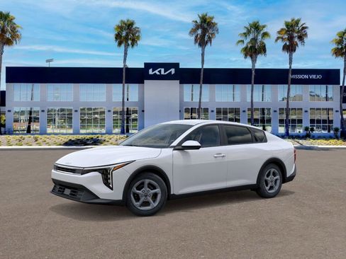 New 2025 Kia K4 LXS image 3
